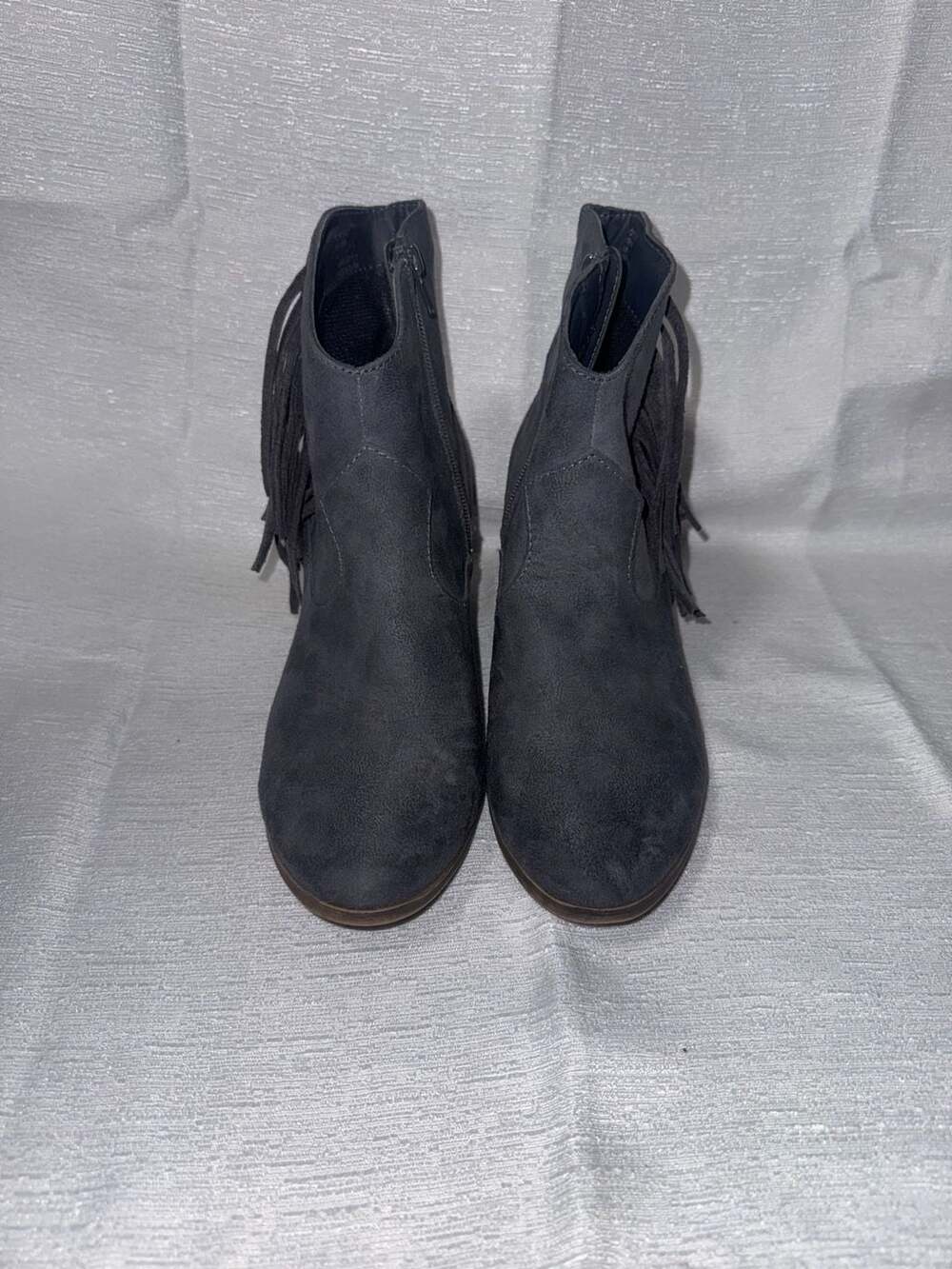 True Craft TC-Wesley Grey Faux Suede Fringe Ankle Boots
